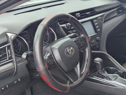 Used 2020 Toyota Camry SE FWD image 5
