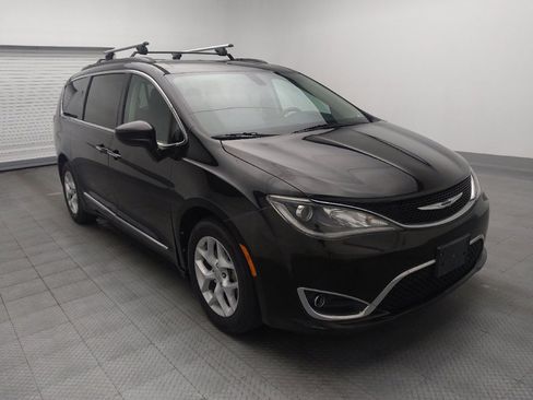 Used 2017 Chrysler Pacifica Touring-L w/ Tire & Wheel Group image 13
