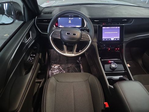 New 2025 Jeep Grand Cherokee Laredo image 17