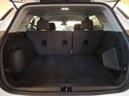 Used 2022 GMC Terrain SLE w/ Driver Convenience Package image 29