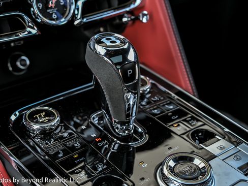 Used 2024 Bentley Flying Spur W12 image 46