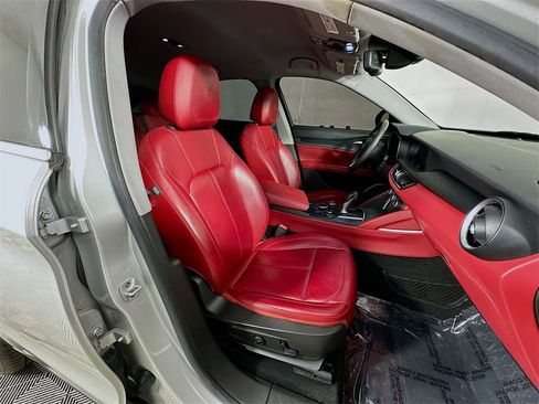 Used 2019 Alfa Romeo Stelvio image 33