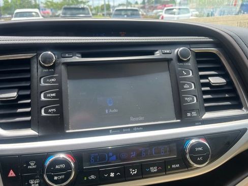 Used 2018 Toyota Highlander XLE AWD/4WD image 23