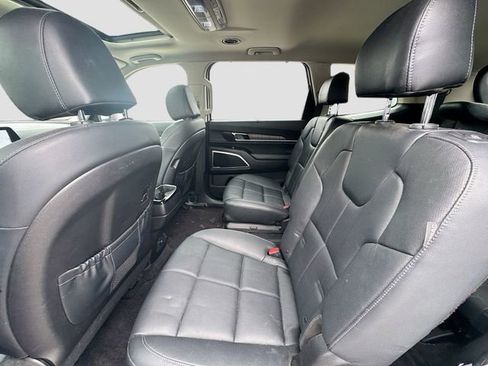 Used 2023 Kia Telluride EX w/ EX Captain's Chair Package image 21