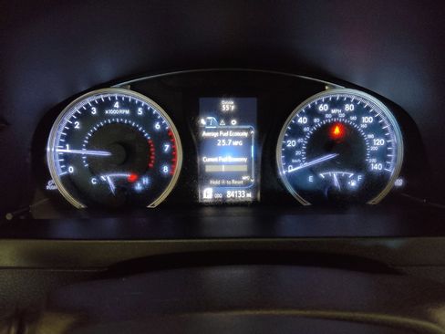 Used 2017 Toyota Camry LE image 23