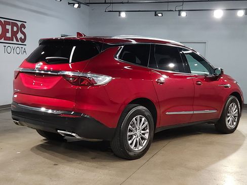 Used 2024 Buick Enclave Premium image 7