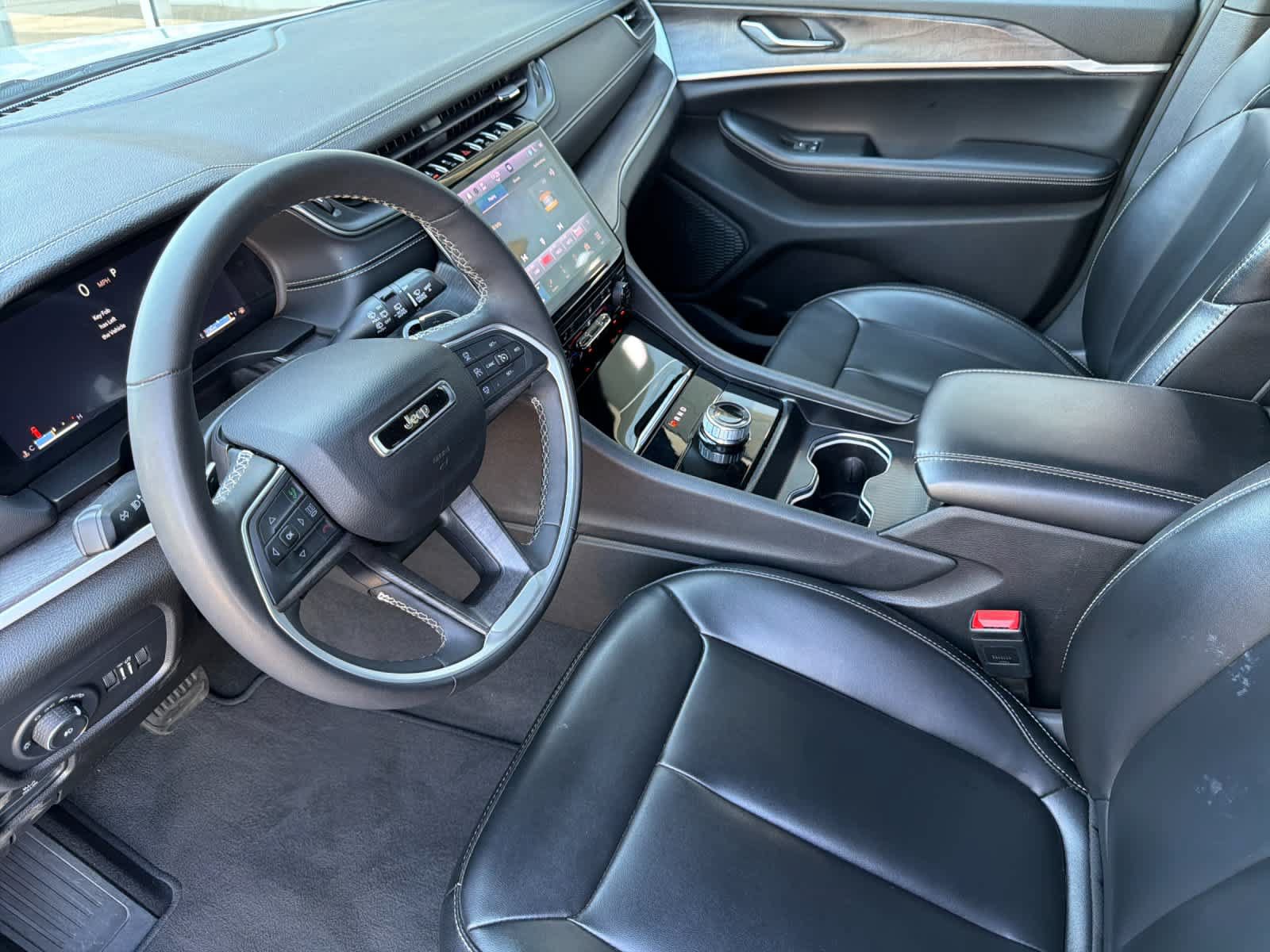 Used 2024 Jeep Grand Cherokee Limited RWD image 11