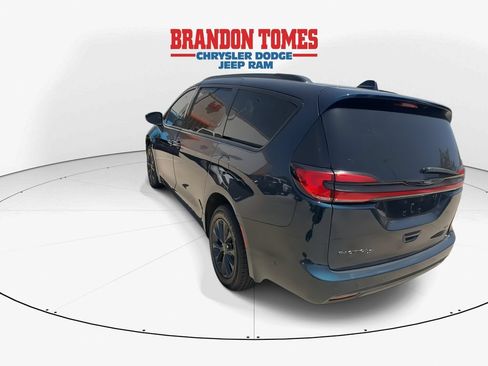 Used 2021 Chrysler Pacifica Limited w/ Uconnect Theater Family Group AWD/4WD image 6