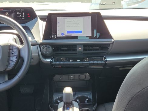 Used 2023 Toyota Prius LE FWD image 18