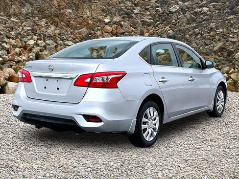 Used 2019 Nissan Sentra S image 2