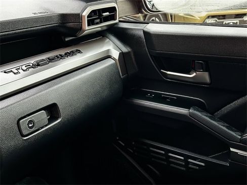 Certified 2025 Toyota Tacoma TRD Off-Road image 22