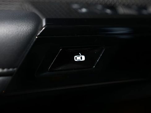 Used 2023 BMW 740i w/ Parking Assistance Package RWD image 33
