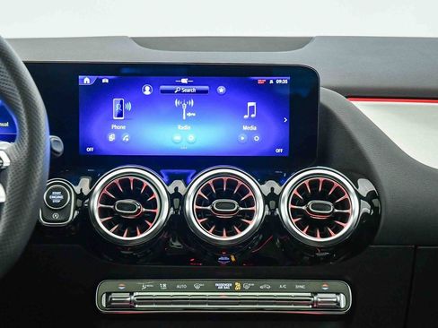 Used 2024 Mercedes-Benz GLA 35 AMG 4MATIC image 19