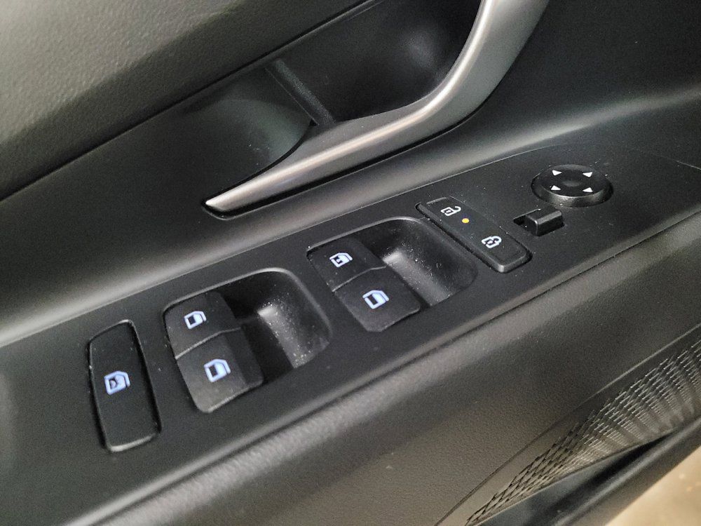 Used 2025 Hyundai Elantra SE FWD image 27