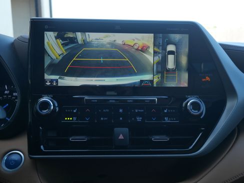 Used 2021 Toyota Highlander Platinum image 27