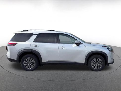 Used 2025 Nissan Pathfinder SV AWD/4WD image 16
