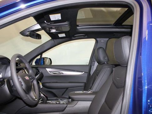 New 2025 Cadillac XT6 Luxury image 6