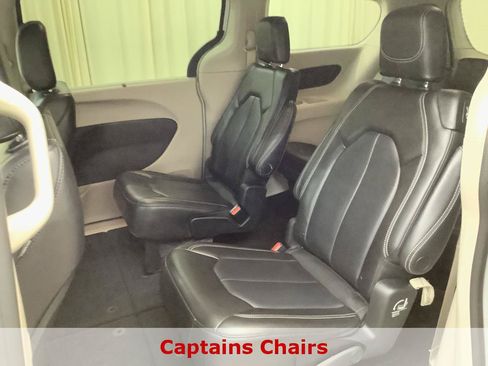 Used 2023 Chrysler Pacifica Touring-L FWD image 22
