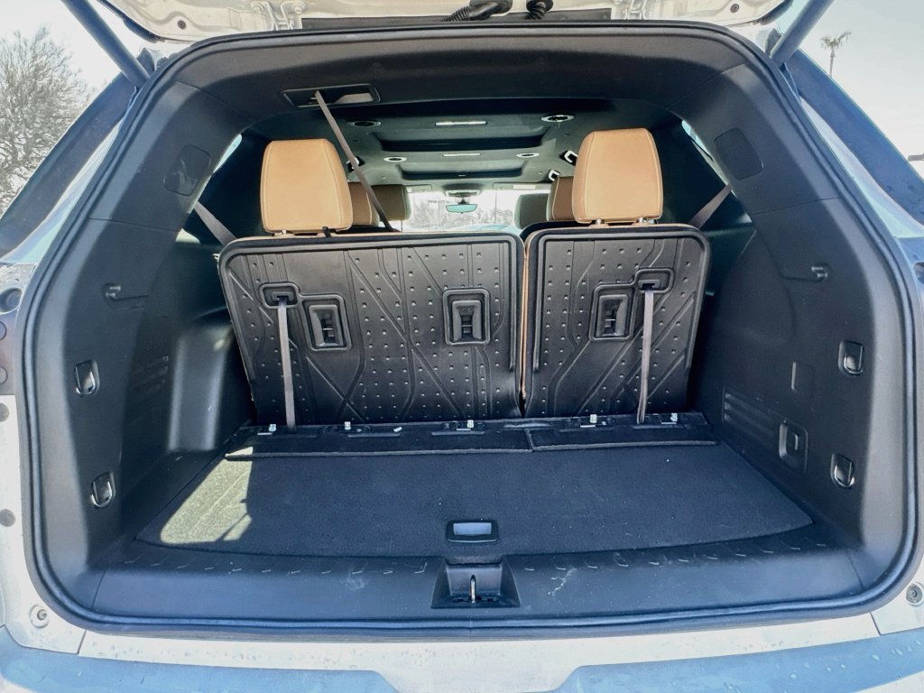 Used 2023 Chevrolet Traverse Premier FWD image 28