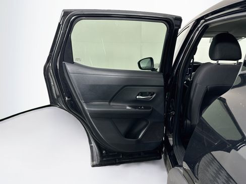 Used 2025 Nissan Kicks SV AWD/4WD image 24