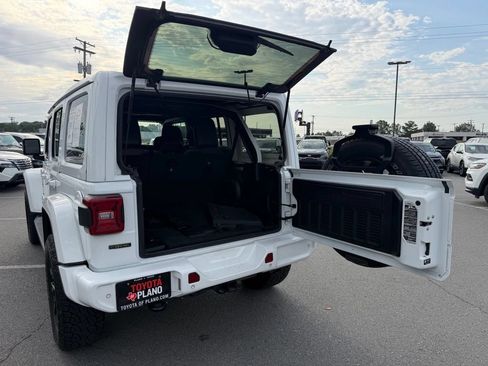 Used 2021 Jeep Wrangler Unlimited Sahara AWD/4WD image 9