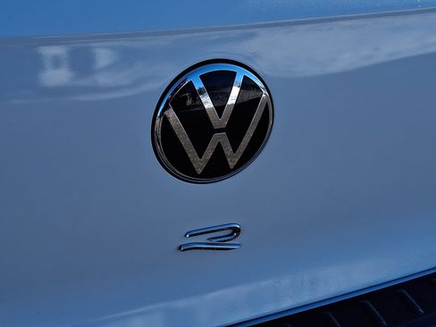 Used 2024 Volkswagen Golf R image 30