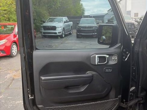 Used 2023 Jeep Wrangler Unlimited w/ Sun & Screen Package image 9