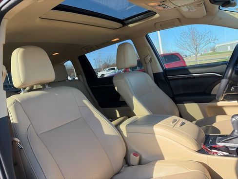 Used 2015 Toyota Highlander Limited image 32