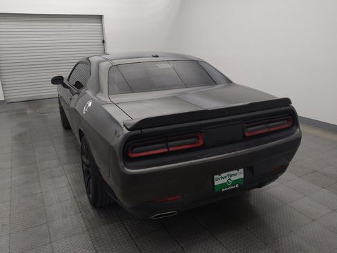 Used 2021 Dodge Challenger SXT w/ Driver Convenience Group RWD image 6
