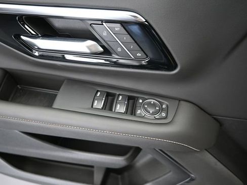 New 2025 Chevrolet Suburban Premier w/ Sun And Tow Package image 39