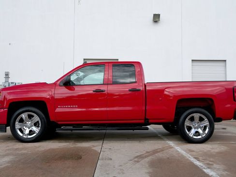 Used 2018 Chevrolet Silverado 1500 Custom w/ Custom Convenience Package RWD image 14