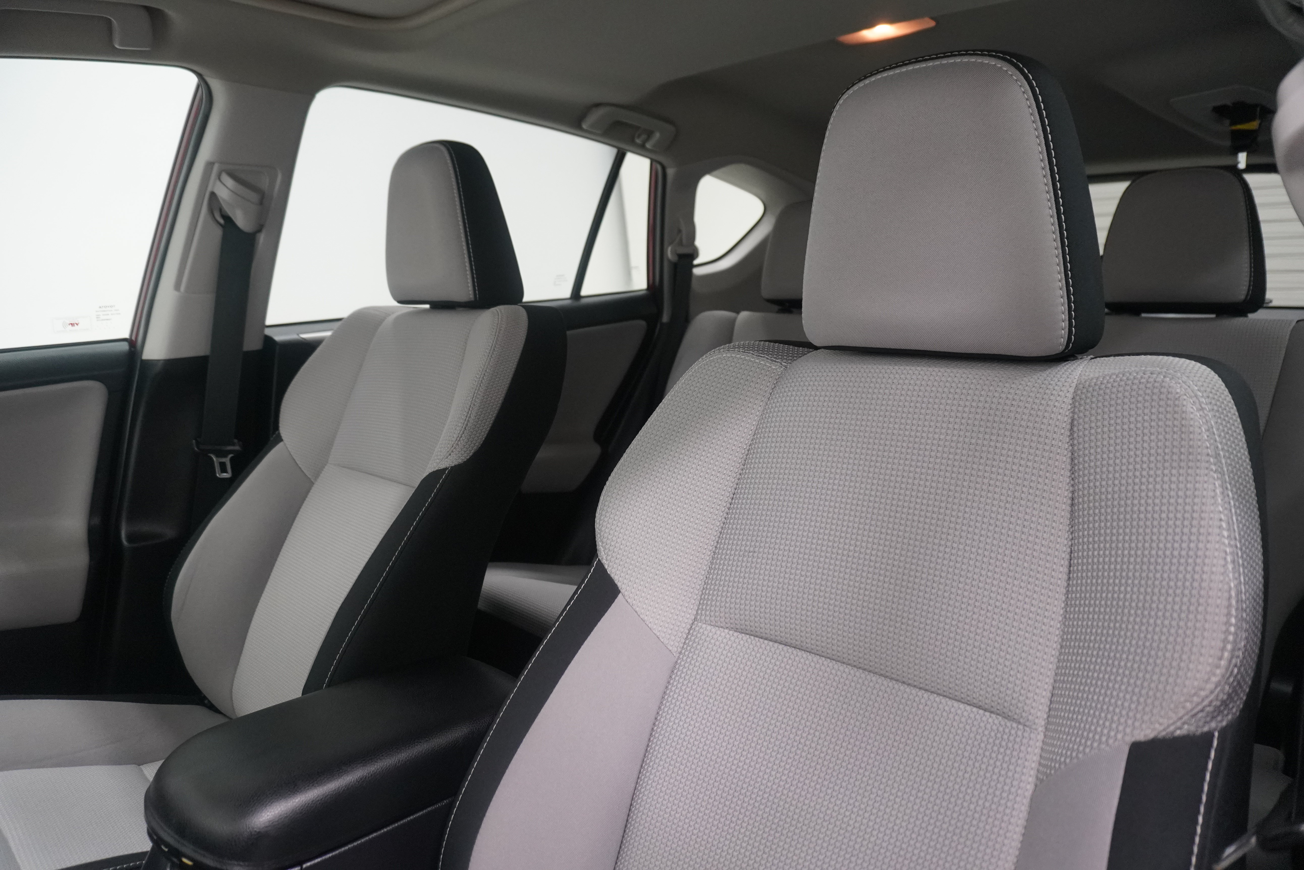 Used 2018 Toyota RAV4 XLE FWD image 11