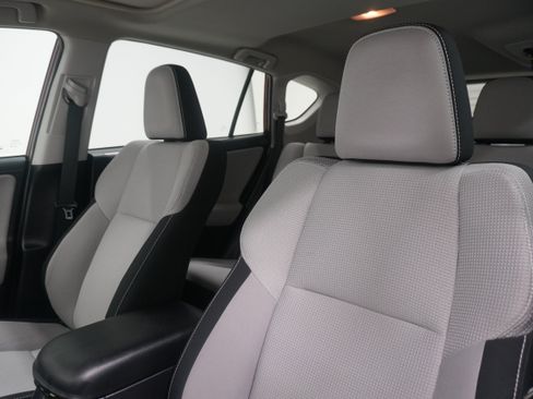 Used 2018 Toyota RAV4 XLE FWD image 11