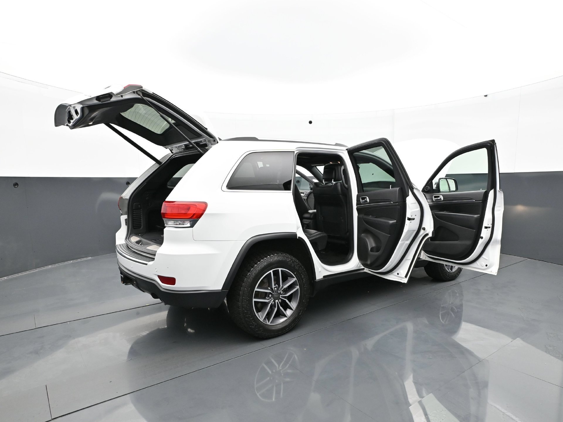 Used 2019 Jeep Grand Cherokee Limited w/ Trailer Tow Group IV AWD/4WD image 38