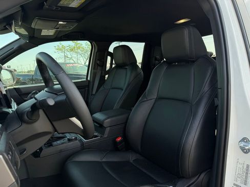 Used 2025 Toyota Tacoma TRD Sport RWD image 11