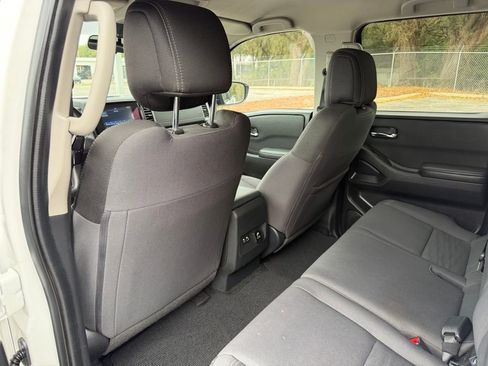 Used 2023 Nissan Frontier SV w/ SV Convenience Package image 11