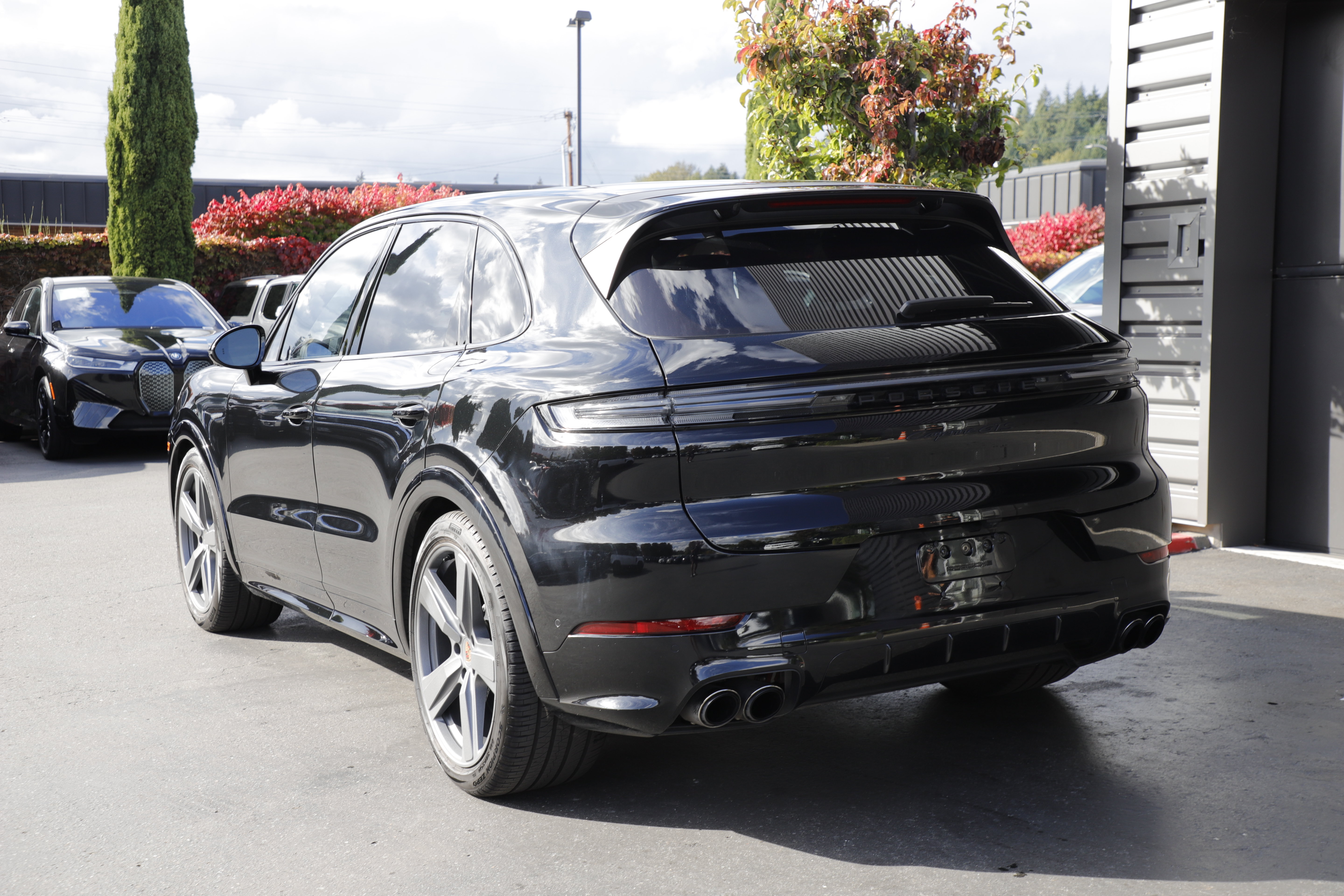 Used 2025 Porsche Cayenne GTS AWD/4WD image 8