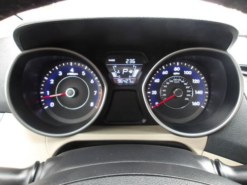 Used 2016 Hyundai Elantra Value Edition FWD image 17
