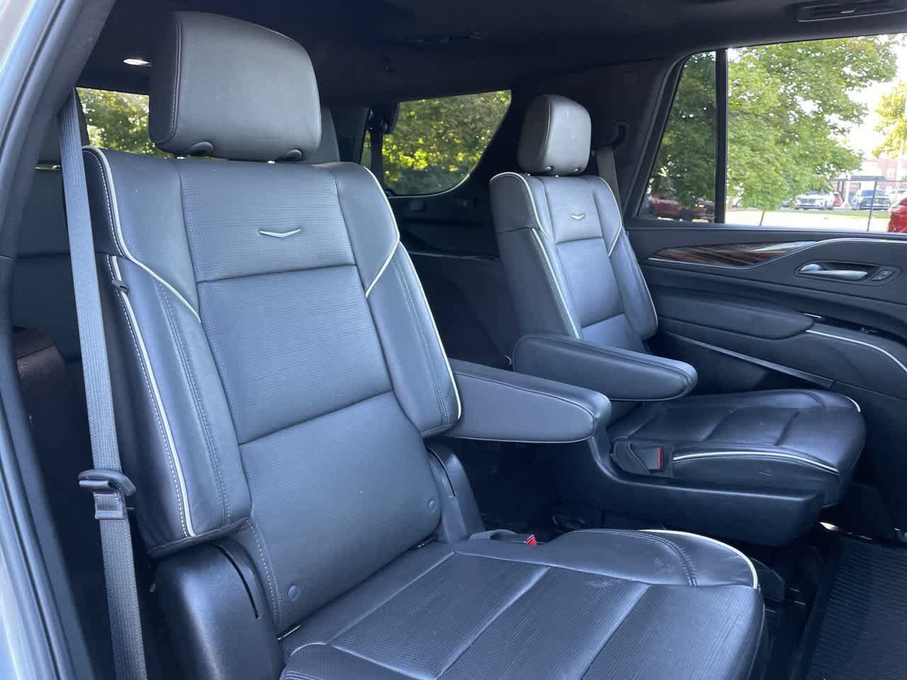 Certified 2024 Cadillac Escalade Premium Luxury w/ LPO, Floor Liner Package AWD/4WD image 15