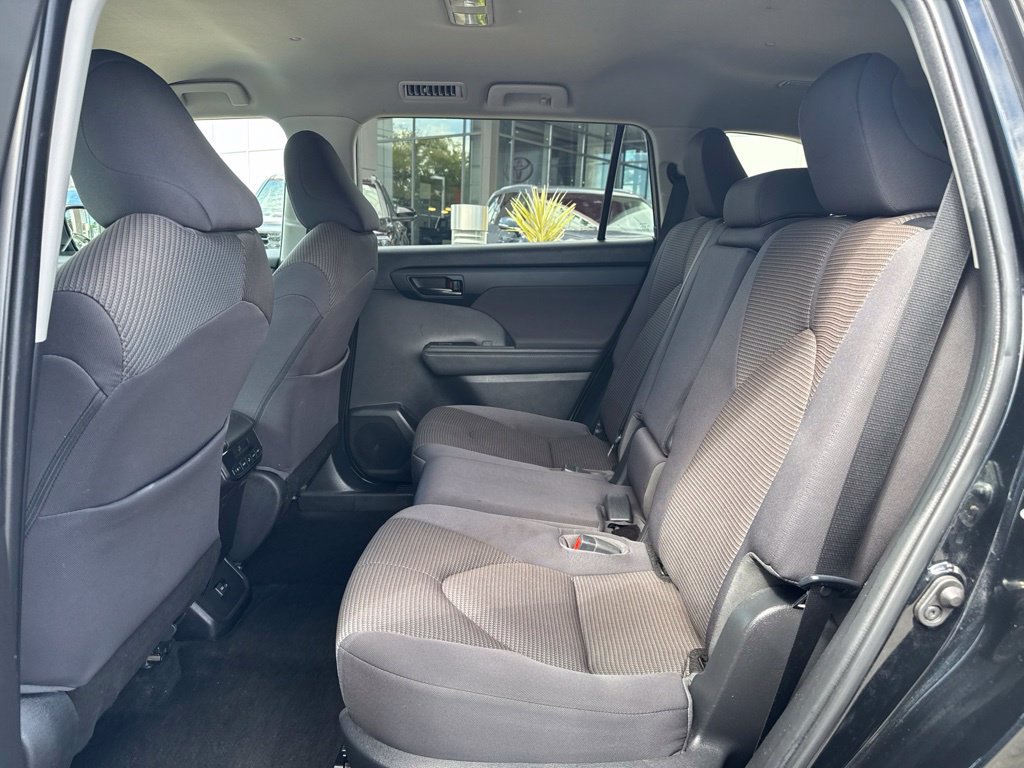 Used 2023 Toyota Highlander L FWD image 15