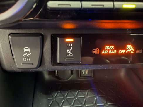 Used 2024 Toyota RAV4 SE w/ Convenience Package AWD/4WD image 25