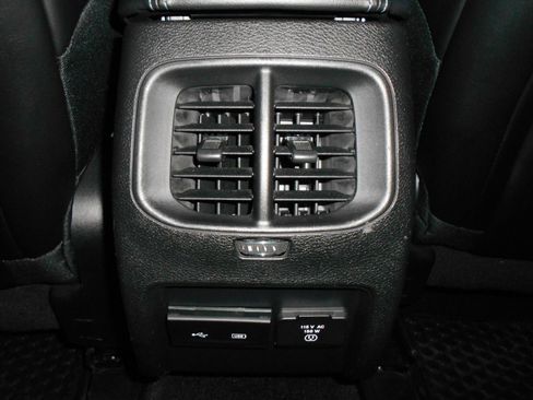 Certified 2019 Jeep Cherokee Latitude Plus w/ Comfort/Convenience Group AWD/4WD image 14