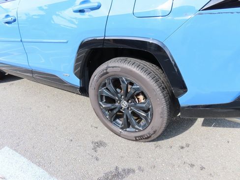 Used 2022 Toyota RAV4 SE w/ Convenience Package image 10