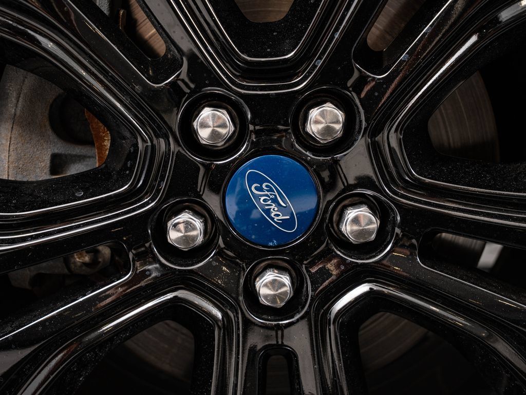 Used 2019 Ford Edge Titanium FWD image 8