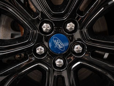 Used 2019 Ford Edge Titanium FWD image 8