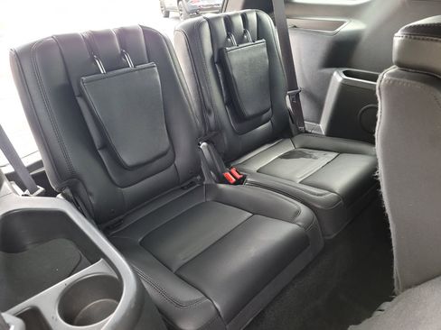 Used 2013 Ford Explorer XLT image 13