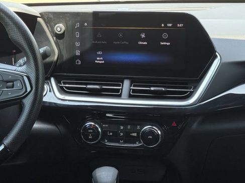 Certified 2024 Chevrolet Trax RS w/ Sunroof Package FWD image 18