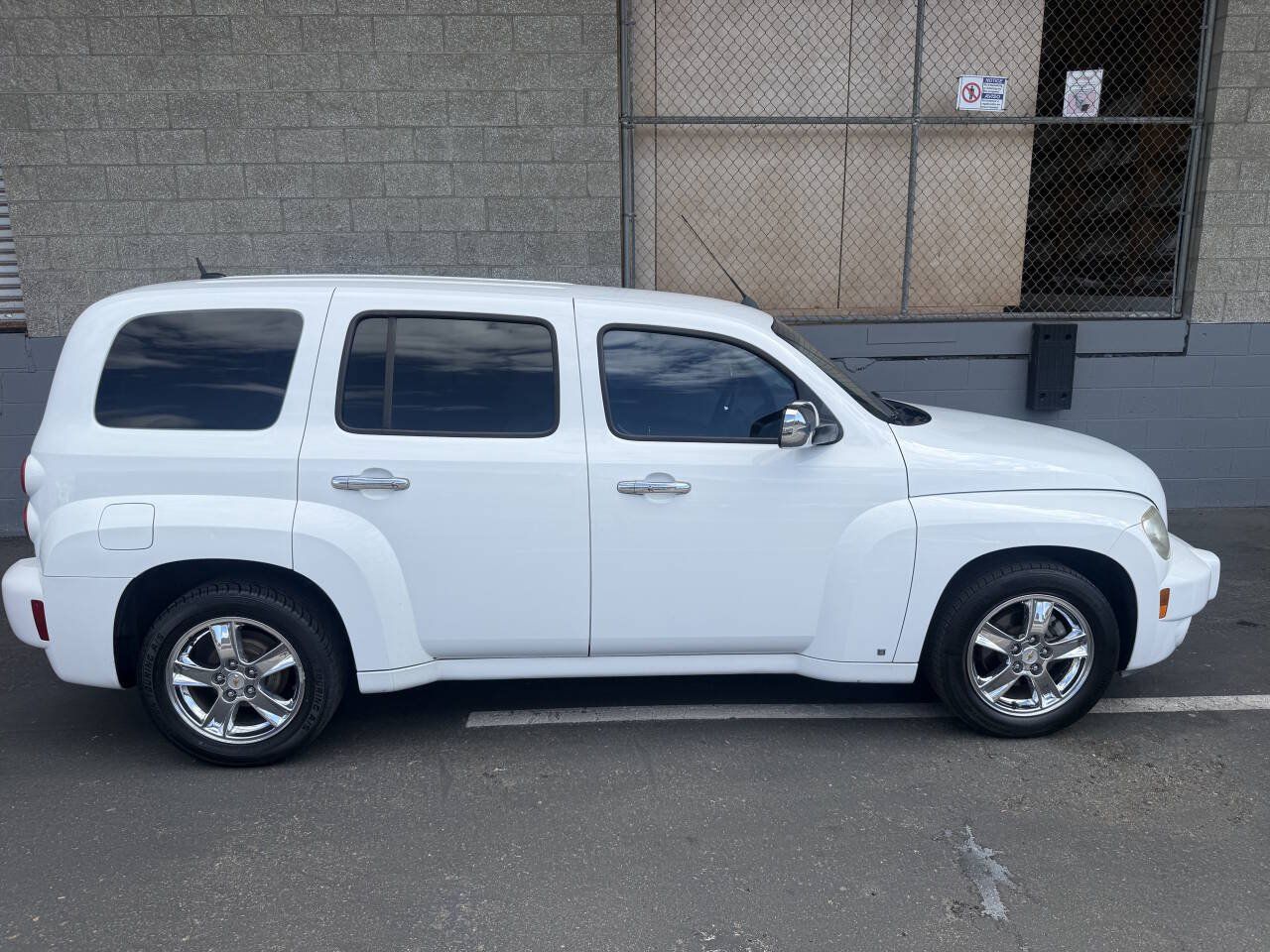 Used 2008 Chevrolet HHR LT FWD image 3