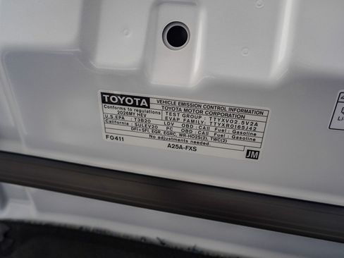 New 2026 Toyota Camry Hybrid FWD image 15