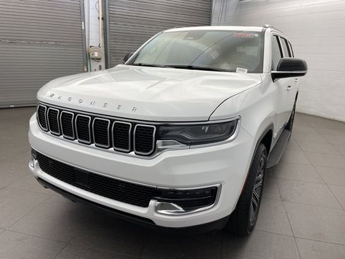 New 2025 Jeep Wagoneer 4WD w/ Premium Group I image 8